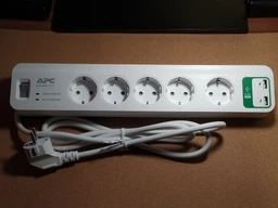 Сетевой фильтр APC Essential SurgeArrest 5 розеток + 2 USB White (PM5U-RS) фото от покупателей 3