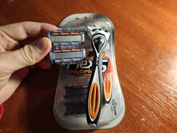 Бритва BIC Flex 5 Hybrid с 2 сменными кассетами (3086123534414) фото от покупателей 4