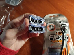 Бритва BIC Flex 5 Hybrid с 2 сменными кассетами (3086123534414) фото от покупателей 6