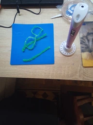 3D-ручка с экраном Розовая с разноцветным Эко Пластиком (129 метров), Трафаретами и Светящимся пластиком (10 метров)