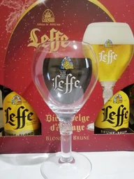 Подарочная упаковка пива Leffe Blonde светлое 6.6% 0.75 л и пива Leffe Brune темное 6.5% 0.75 л + фирменный бокал 0.33 л (4820034922286) фото от покупателей 4