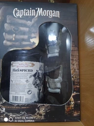 Ромовий напій Captain Morgan Spiced Black 0.7 л 40% + 2 чарки (4820178650533) фото від покупців 9