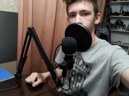 Студийный микрофон со стойкой и ветрозащитой для записи вокала и видео Music D.J. M800 черно-золотой фото от покупателей 5