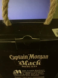 Ромовий напій Captain Morgan Spiced Black 0.7 л 40% + 2 чарки (4820178650533) фото від покупців 7