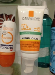 Гель-крем La Roche-Posay Anthelios UVA 400 Oil Control с матирующим эффектом для жирной чувствительной кожи лица очень высокий уровень защиты от UVB и от очень длинных UVA лучей SPF 50+ 50 мл (3337875546430) фото от покупателей 18
