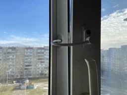 Обмежувач відкривання для вікон та дверей з тросиком, коричневий фото від покупців 18