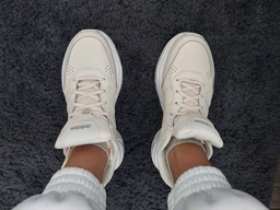 Жіночі кросівки Adidas Strutter GX0671 37.5 (4.5UK) 23 см Ftwwht/Sabemt/Halsil (4065418991421) фото від покупців 1