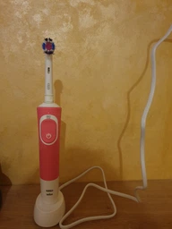 Электрическая зубная щетка Oral-B Vitality 3D White/D100 Pink (4210201262169_4210201234173) фото от покупателей 19