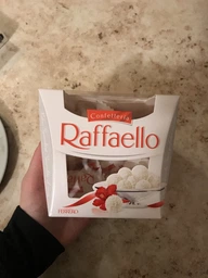 Цукерки Raffaello 150 г (8000500023976) фото від покупців 9