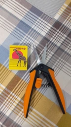 Ножницы Fiskars Solid Micro-Tip SP13 для растений (1051600) фото от покупателей 3