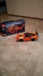 Конструктор LEGO TECHNIC Chevrolet Corvette ZR1 579 деталей (42093) фото от покупателей 2