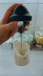 Портативний міксер капучинатор для вершків та молока Milk Frother спінювач молока з Чашею 450мл. та Подвійним вінчиком + 2 батарейки Чорний фото від покупців 9