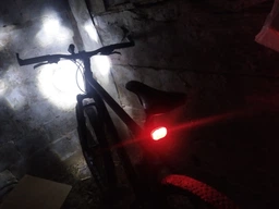 Фонарь велосипедный Westinghouse LED WF1509-4LR03BP с щелочными ААА батарейками в комплекте (0889554005835) фото от покупателей 3