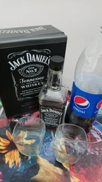 Теннесси Виски Jack Daniel's 0.7 л 40% в металлической коробке с 2-мя бокалами (5099873045855) фото от покупателей 16