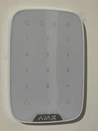 Бездротова сенсорна клавіатура Ajax KeyPad EU White (000005652) фото від покупців 1
