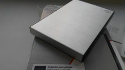 Жорсткий диск Seagate One Touch 1TB 2.5" USB 3.2 Silver (STKB1000401) фото від покупців 6