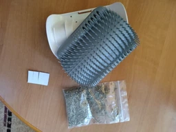 Кутова масажна щітка чесалка для кішок 8,5 см × 15,5 см з м'ятою Гребінець для шерсті / Щітка для вичісування шерсті сірий фото від покупців 16