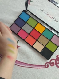 Палетка теней для век MAKEUP REVOLUTION Reloaded Euphoria, 15 оттенков