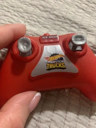 Радіокерована іграшка Hot Wheels Автомодель Monster Trucks Тигроакула 124 (HNV03)