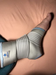 Бандаж для голеностопного сустава Wellcare 62021 1 шт (L) фото от покупателей 5