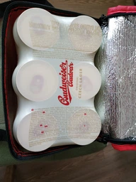 Подарочный набор пива Budweiser светлое фильтрованное 5% 0.5 л x 6 шт + термосумка (8594403706949) фото от покупателей 13