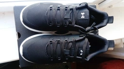 Сникеры Under Armour Essential Black/White/Metallic Gold, 45 (290 мм) (11671187) фото от покупателей 1