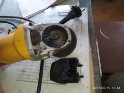 Кутова шліфувальна машина DeWalt DWE4057