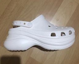 Женские кроксы Crocs Jibbitz Classic Bae Clog W 206302-100 37-38 (M5/W7) 23 см White (2000000000198_191448510982) фото от покупателей 17