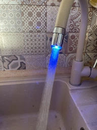 Насадка для крана з LED підсвіткою UFT Led Water фото від покупців 3