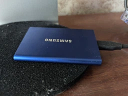Портативний SSD Samsung 2TB USB 3.2 Gen 2 Type-C T7 Shield (EMU-PE2T0R/EU) фото от покупателей 10