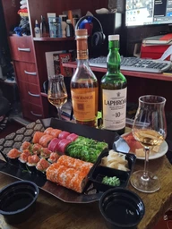 Виски Laphroaig 10 лет выдержки 0.7 л 40% (5010019640260_5010019000255) фото от покупателей 11