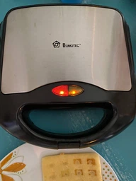 Сэндвичница Domotec с 4 сменными формами для гриля орехов вафель с антипригарным покрытием, 1000 Вт фото от покупателей 12