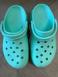 Женские кроксы Crocs Jibbitz Classic Bae Clog W 206302-100 37-38 (M5/W7) 23 см White (2000000000198_191448510982) фото от покупателей 3