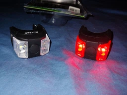 Мигалка велосипедная (Greys) силикон, раб. до 140час, 2хLEDs 0,5W, влагозащ, 2XCR2032, 3 реж. работы GR13100 фото от покупателей 1