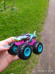 Базовая коллекционная машинка-внедорожник Hot Wheels серии Monster Trucks 1:64, в ассортименте 1 шт (FYJ44) фото от покупателей 7
