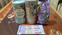 Купаж чорного та зеленого чаю Lovare Splashes Champagne з ягодами годжі тубус 80г фото від покупців 4