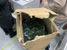 Ялинка штучна з золотими шишками і перлами 2 метри фото від покупців 18