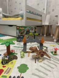 Конструктор LEGO DUPLO Jurassic World Побег динозавров: тираннозавр и трицератопс 36 деталей (10939)