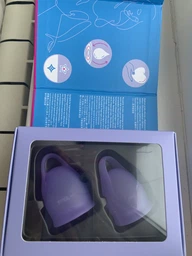 Набор менструальных чаш Satisfyer Feel Confident (lila), 15мл и 20мл, мешочек для хранения фото от покупателей 3