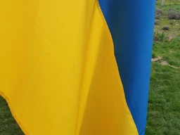 Флаг Украины из габардина, национальный флаг Украины с размерами 90см х 135см наружный, цвета синий и жёлтый фото от покупателей 14