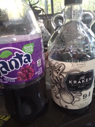 Ромовый напиток Kraken Dark Spiced 0.7 л 40% (811538013031_811538013062)