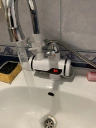 Кран электрический Delimano проточный водонагреватель с душем и LCD экраном Делимано Нижнее подключение Белый фото от покупателей 1