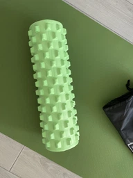 Масажний ролик-валик для МФР та йоги EasyFit 45 см ролер-масажер для спини, ніг, рук та шиї EF-2029-BK Чорний (56001018) фото від покупців 4