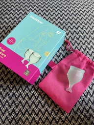 Набор менструальных чаш Satisfyer Feel Secure (dark green), 15мл и 20мл, мешочек для хранения фото от покупателей 1