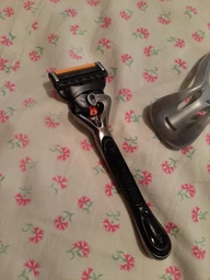 Станок для гоління чоловічий (Бритва) Gillette Fusion5 ProGlide Flexball з 2 змінними картриджами (7702018390816) фото від покупців 16