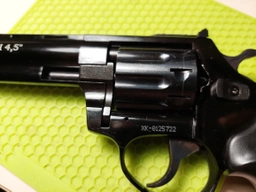 Револьвер Zbroia PROFI 4.5 (пластик/черный)
