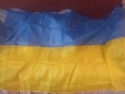 Флаг Украины большого размера 140*90 см (холст), яркий, насыщенный цвет с местом для держателя-флагштока фото от покупателей 17