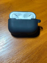 Силиконовый футляр с карабином для наушников AirPods Pro Черный