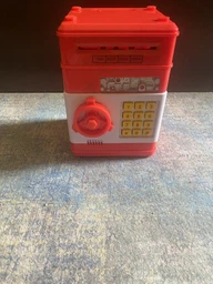 Игрушечный сейф-копилка UFT Cashbox Pink музыкальный с электронным купюроприемником (UFTCashboxPink) фото от покупателей 2