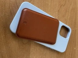 Магнитный карман-кошелек Switcheasy MagWallet для iPhone 12/12 Pro/12 Pro Max/13/13 Pro/13 Pro Max коричневый (GS-103-168-229-146) фото від покупців 3
